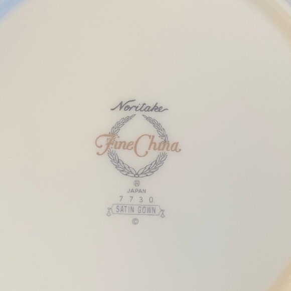 NORITAKE SATIN GOWN COUPE SOUP BOWL, EXCELLENT CONDITION - Picture 3 of 3